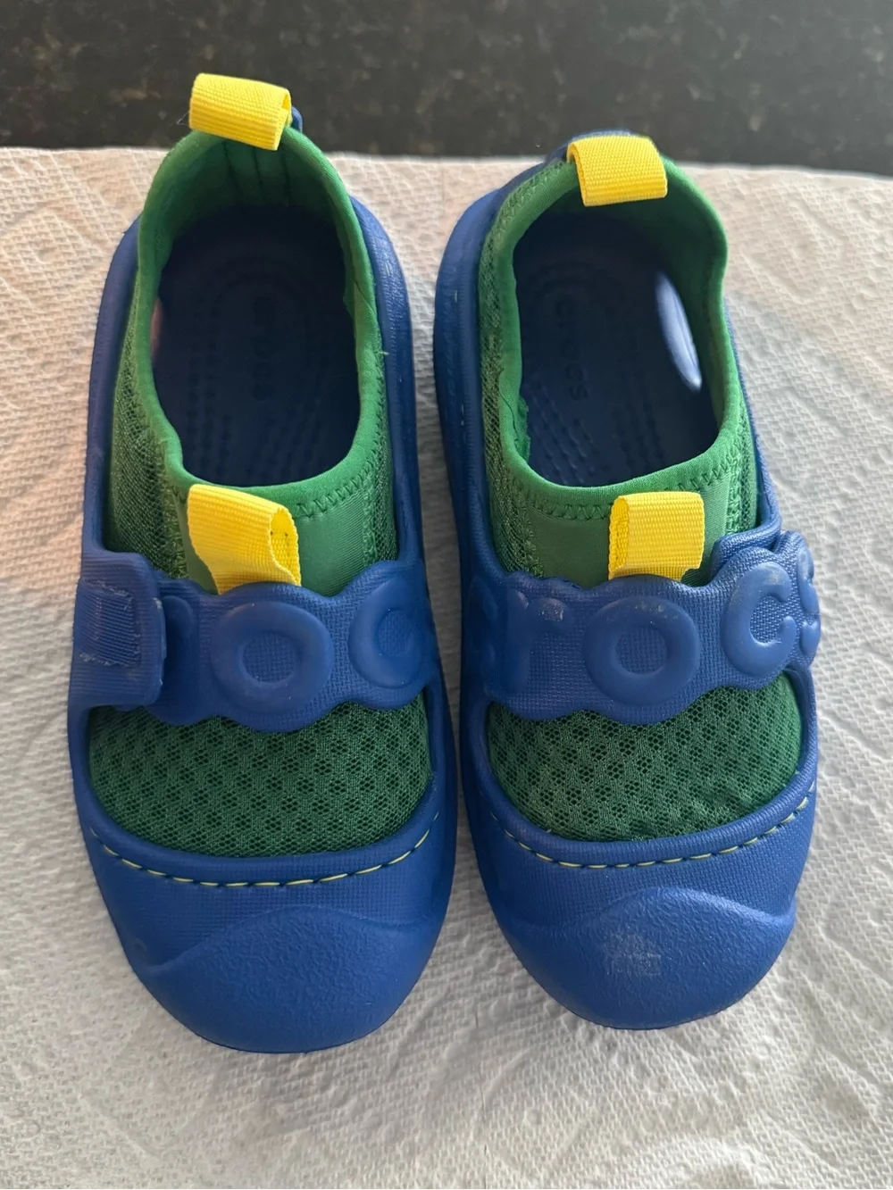 CROCS Swiftwater Splash Blue and Green Kids Water Shoes with Yellow Pull Tabs